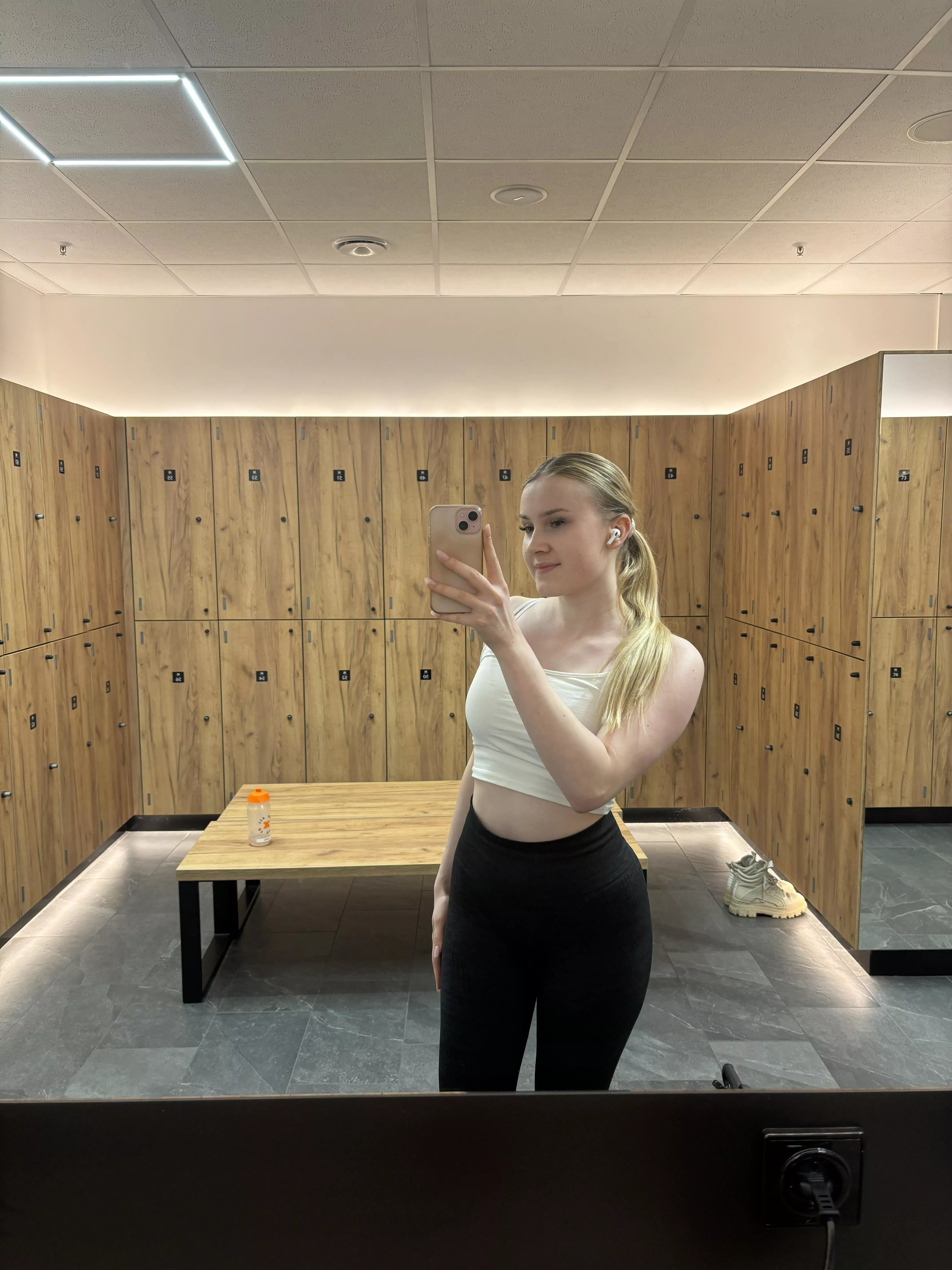 thight leggings posted by Dimaglio