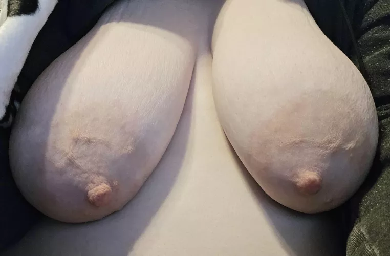 Tit pics make me feel better 🖤 by bigdickqueen27