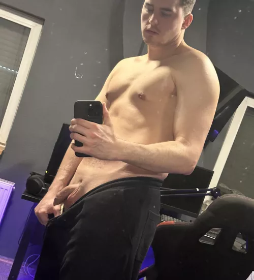 Waiting for you..👀 by Maik_297