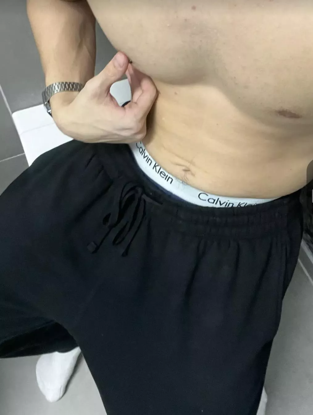 25. bisex. for chat and jerking off. be fit and 18-30 y/o. send asl and face pic. dm for a username. posted by Grand-History4962