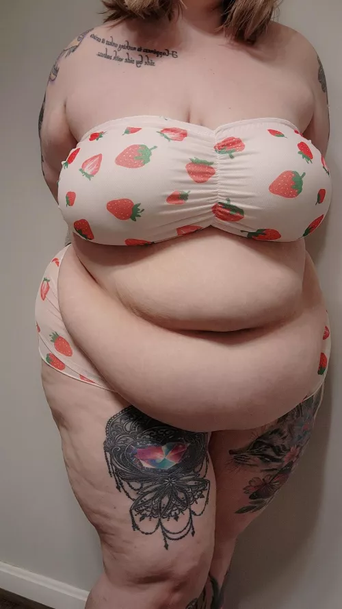 A sweet as a strawberry 😋 by AsunaMorbid