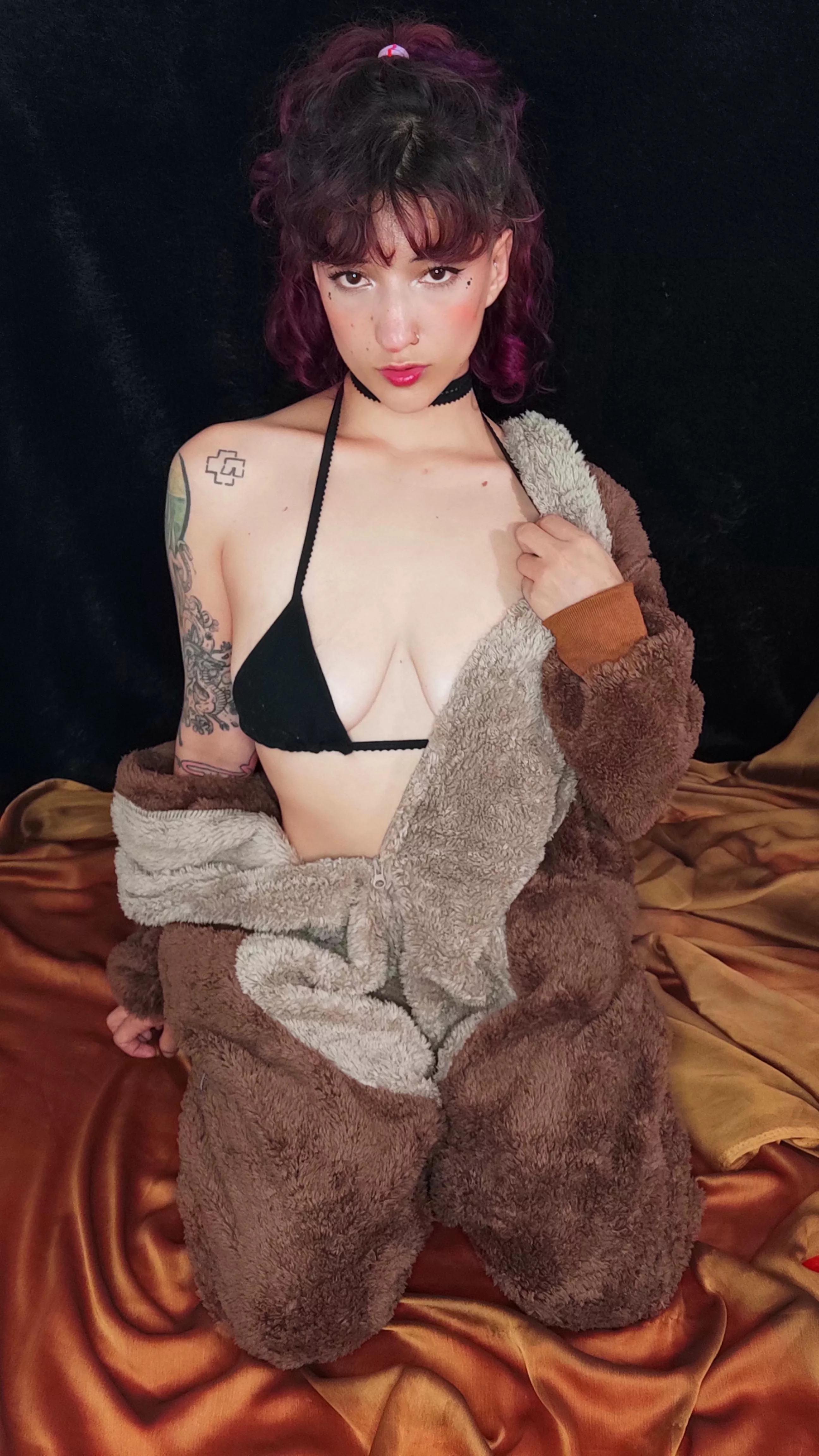 About to come online at https://chaturbate.com/jenalux_, come and say Hi if you want to have a good time<3 posted by JenaLux