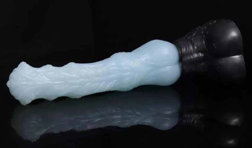 Anybody know ow what color the shaft of this toy might be? by PepperLipChiliTongue