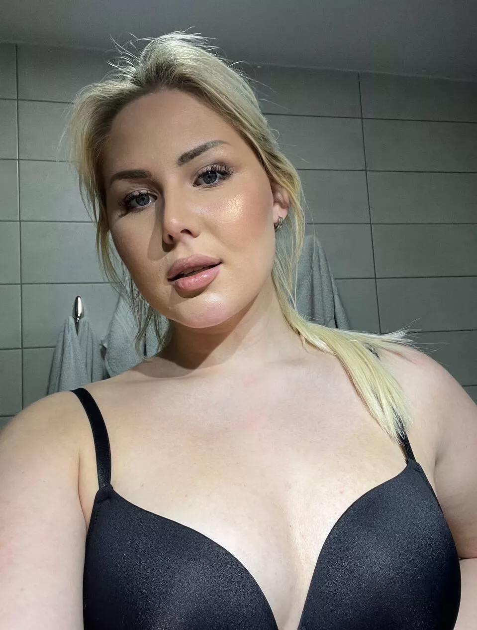 Blondes are always more fun posted by misael88