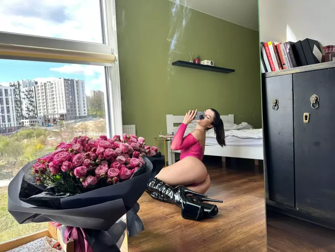 Can i have it straight on the floor? by Evamoon94