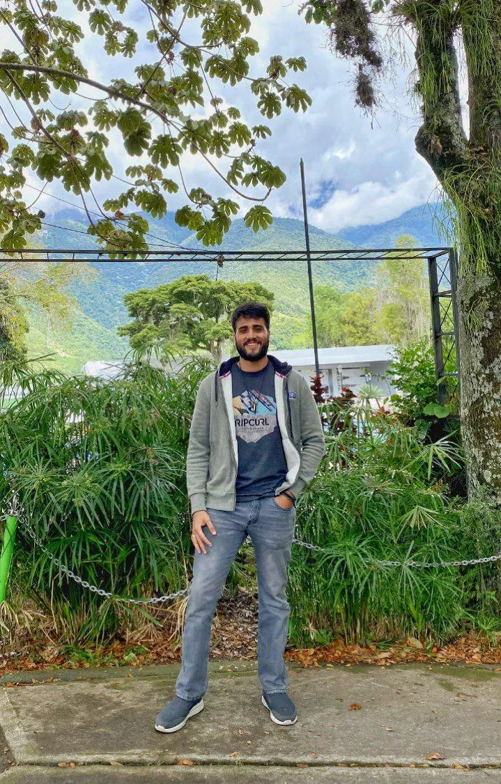 Hello 😁 posted by Walter_1999_