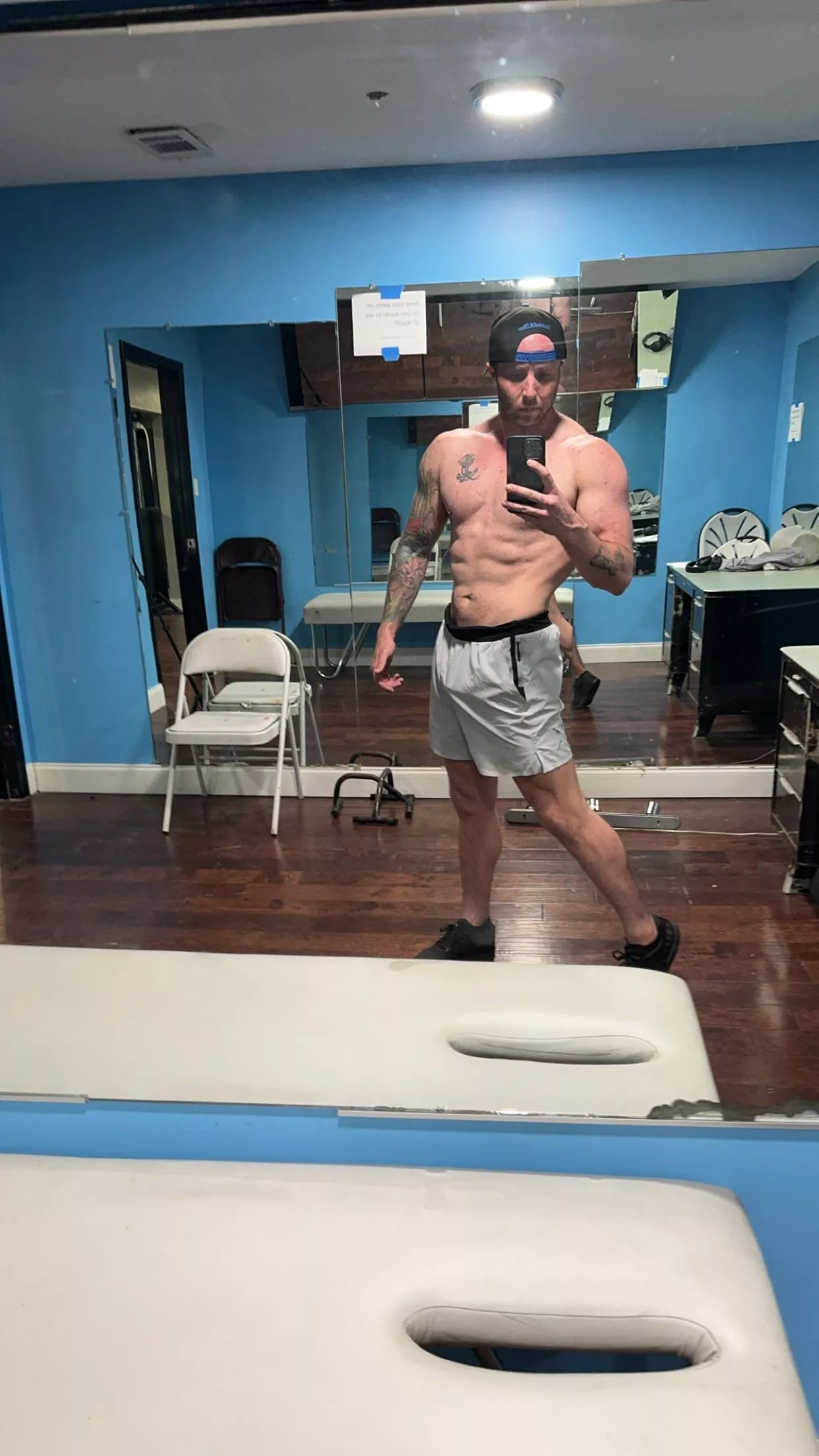 Hey cuties. Anyone trying to hit the gym with me? posted by LionKingHoe