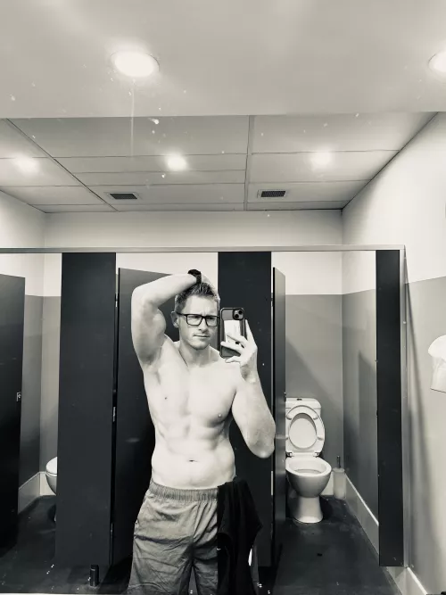 Hiding the paleness  by pahlke99