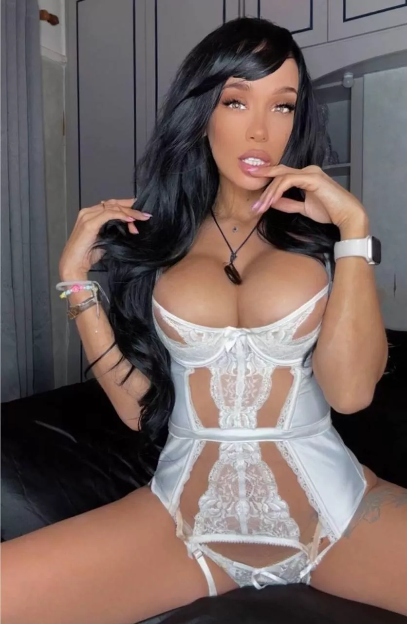 How good do you think the mistress looks? posted by Misslatextemptress