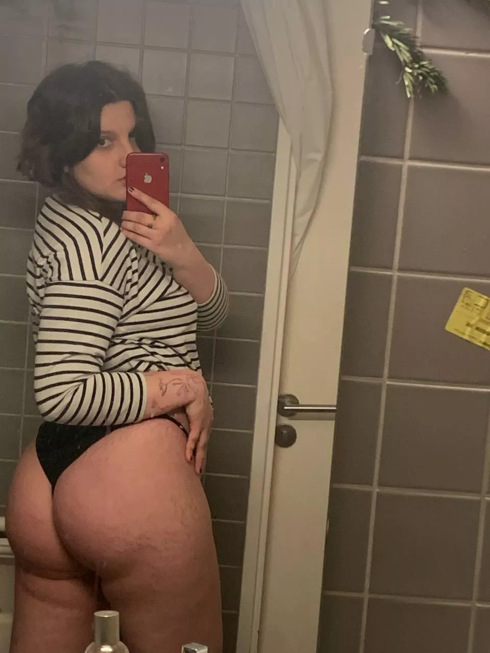 hungry booty  posted by Less_Kaleidoscope265
