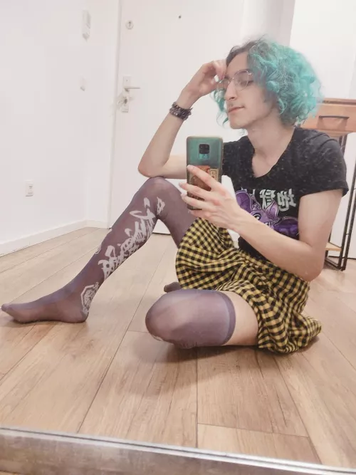 I know that mirror is really dirty  by rasBerryBoy