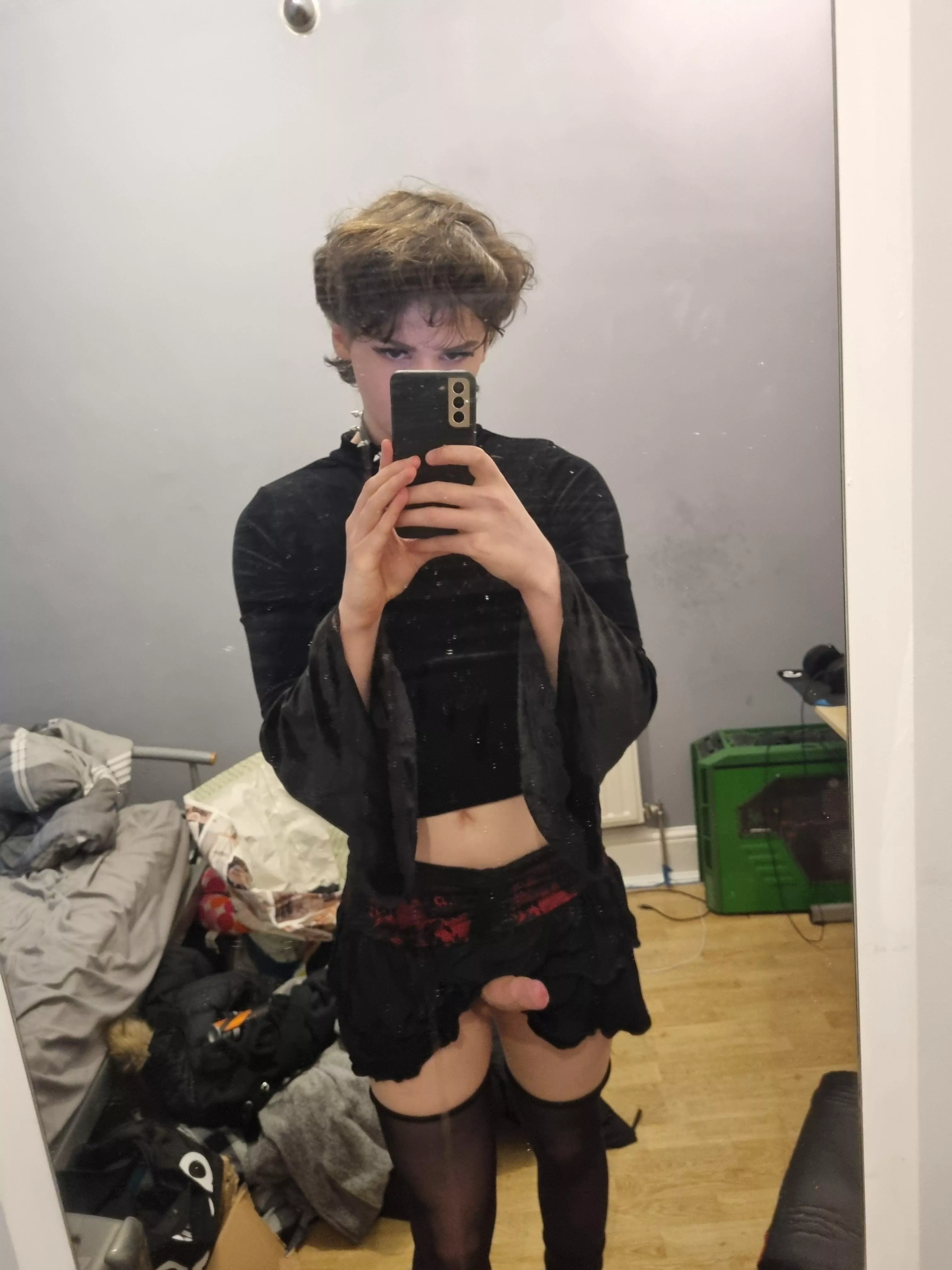 ignore my messy room :p posted by ophy46