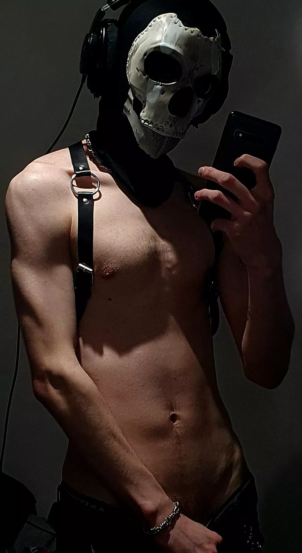 Let me rail you as your favourite characters? 👀 posted by bby_sky00