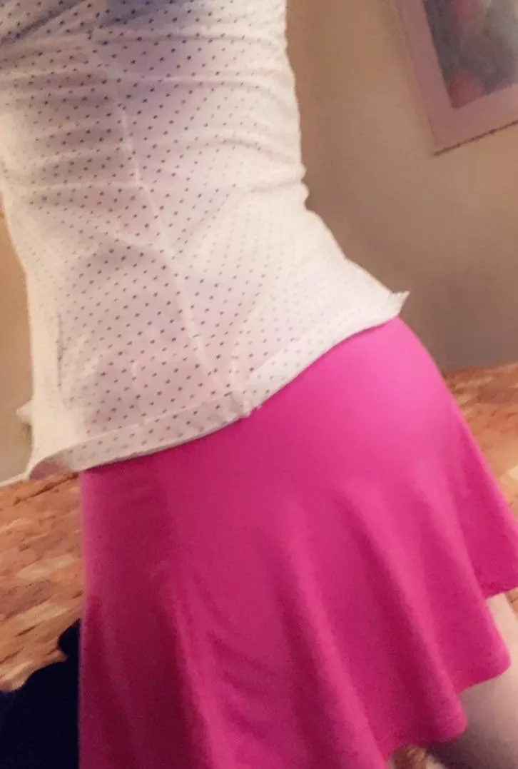 Mmm mommies skirt looks good on me posted by Fickle_Warning_9604