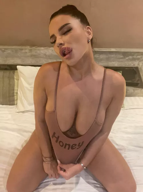 Need a personal cameraman, any volunteers  by BibiBabeOF