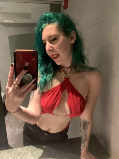 Night out selfie by sirenskiss3