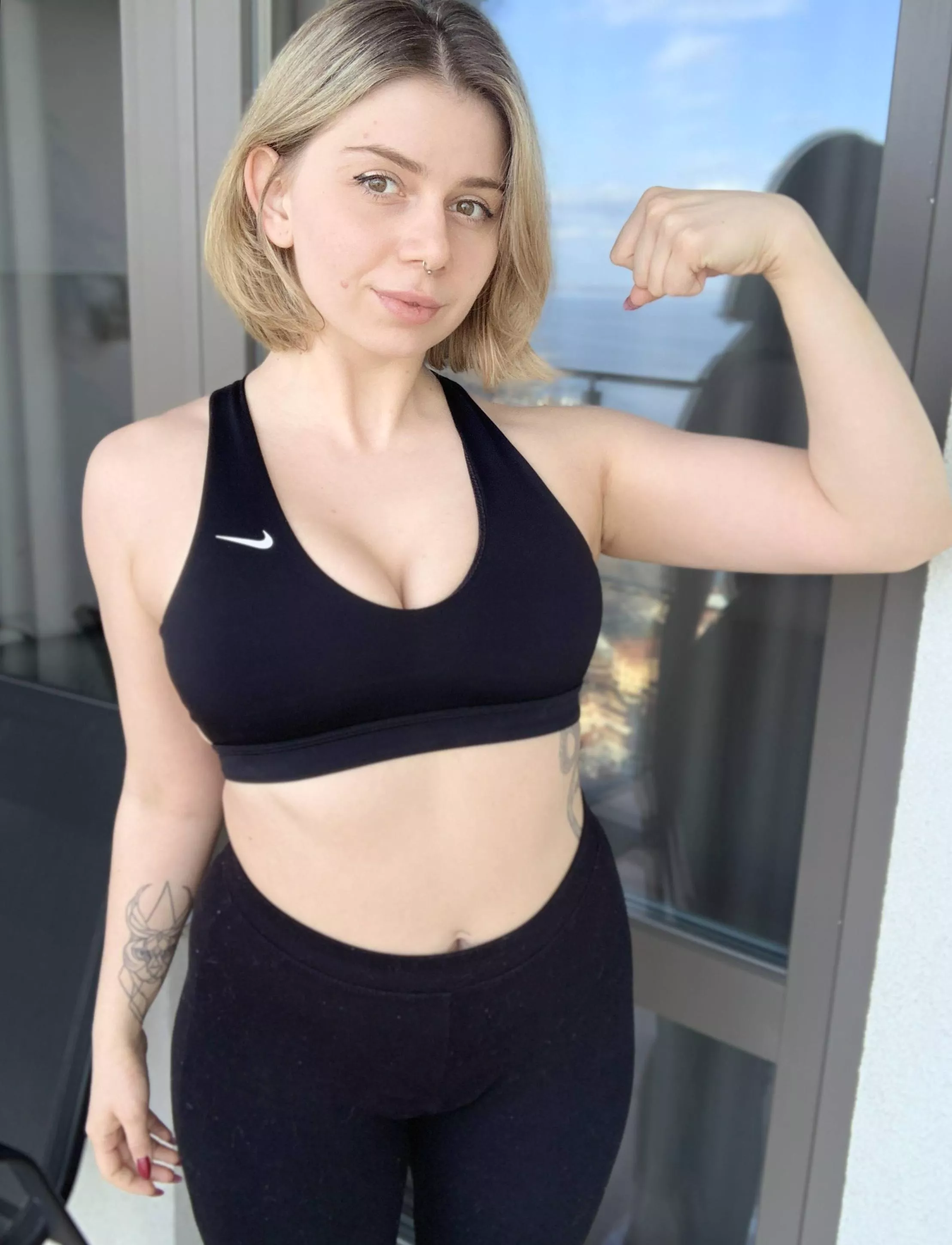 Top provides excellent bust support posted by AstutelyRefuel