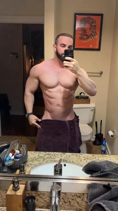 33 yo…I don’t mind being your daddy ;) by nick_stracener