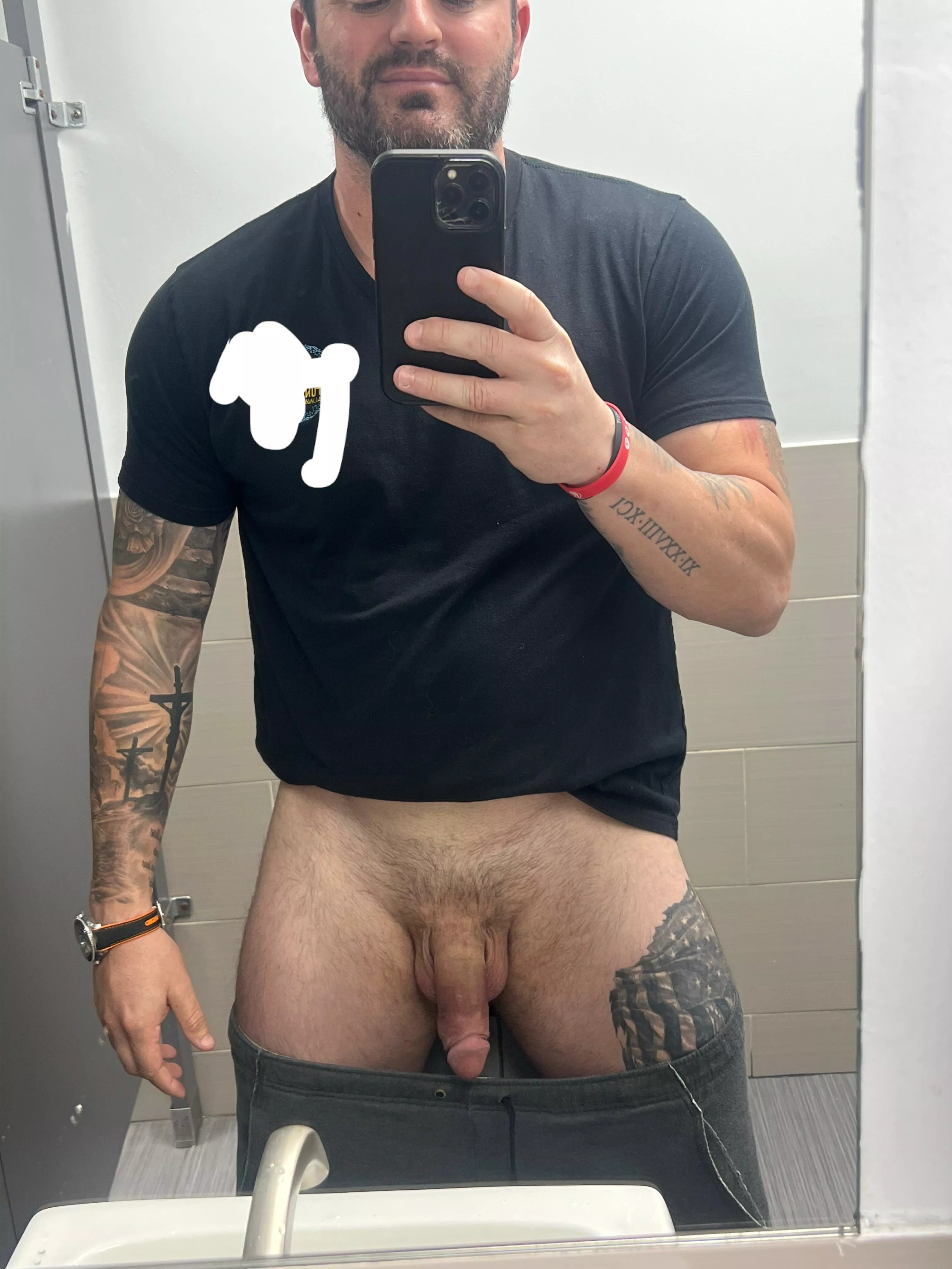 [37] Work selfie posted by Desperate_Bicycle598