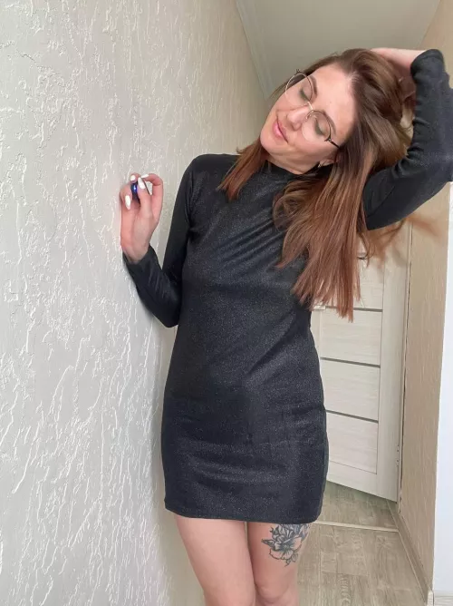 A dress in dark shades that cradles all organs through the waist, I love it🥰 by megan_vikkk