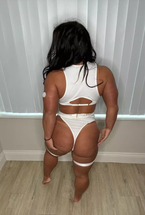 A fun-sized muscle mommy with a big ass ;) by musclemidgett