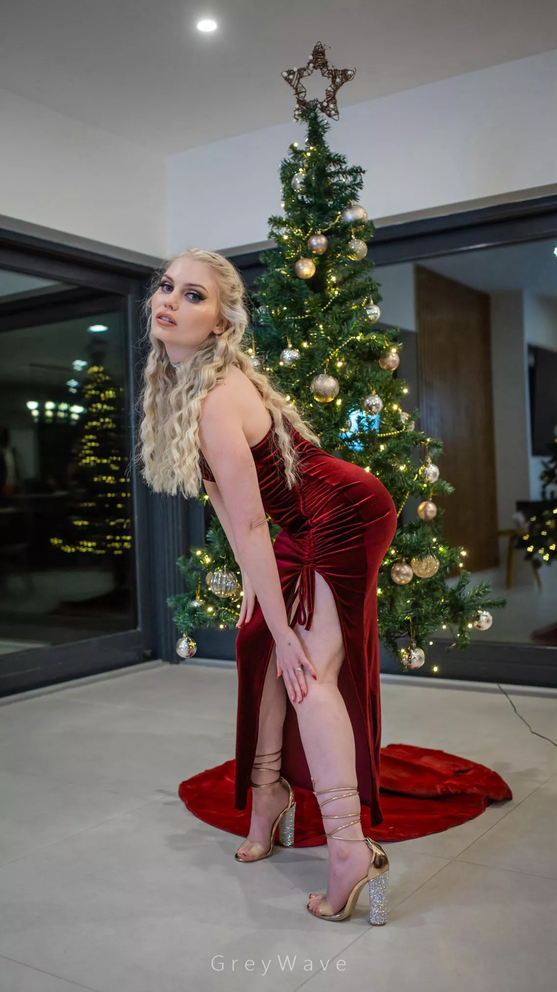 Blondes do it better  posted by ittybityprettykitty