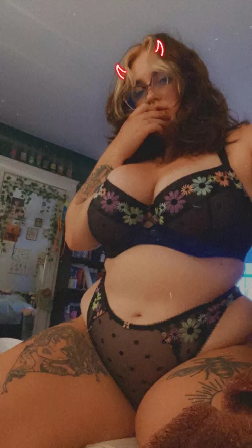 Body positivity to the skies 🤗 by Redheadbusty