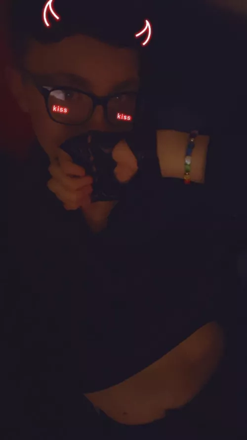 Boredddd come talk! by Floop780