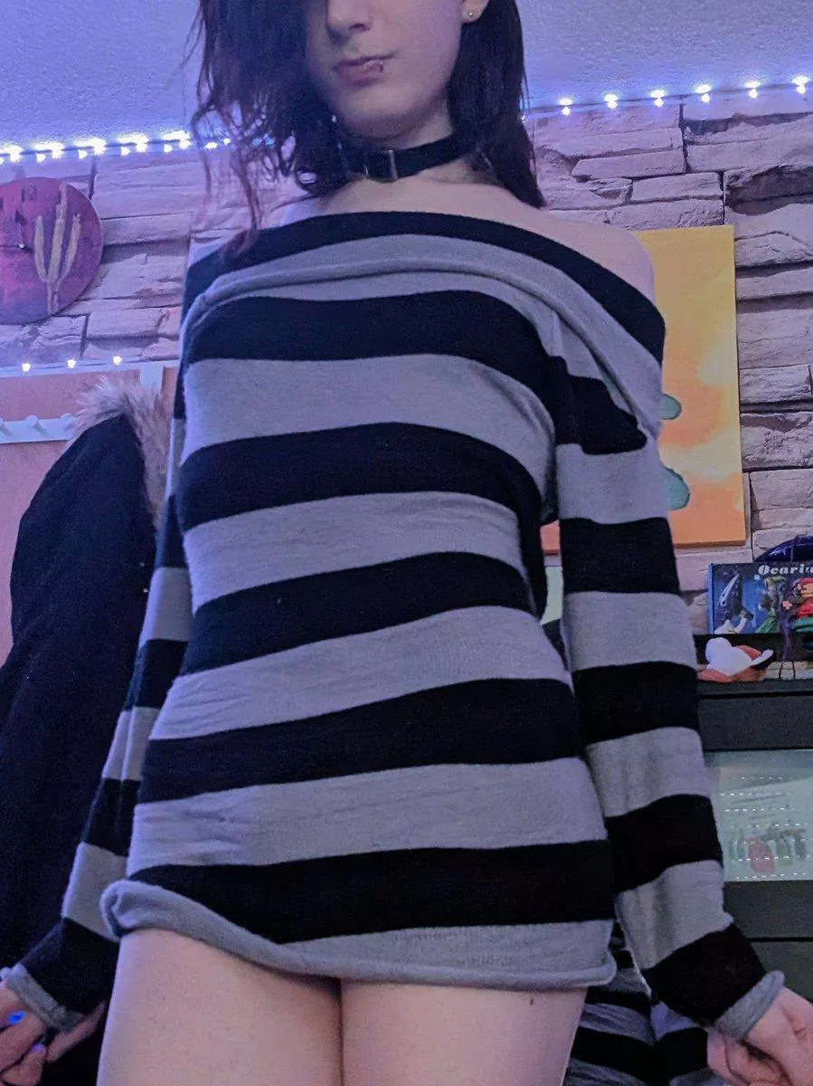 built like this for no reason :3c posted by Umfi_e