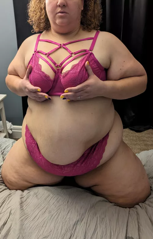 Come give me a squeeze by SwitchNGiggles