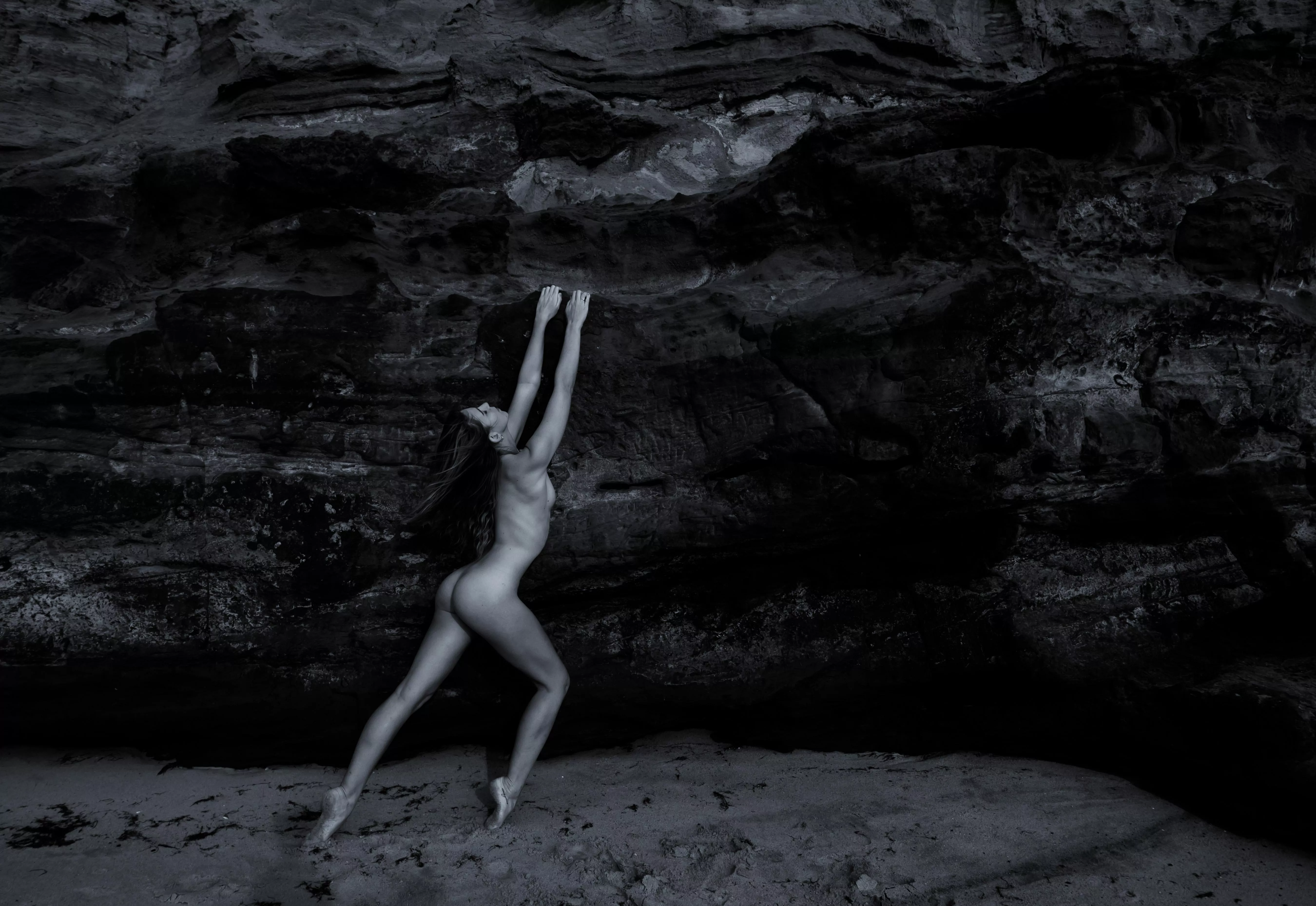 Dancing in nature 📷 shift of focus posted by Rileyjademodel