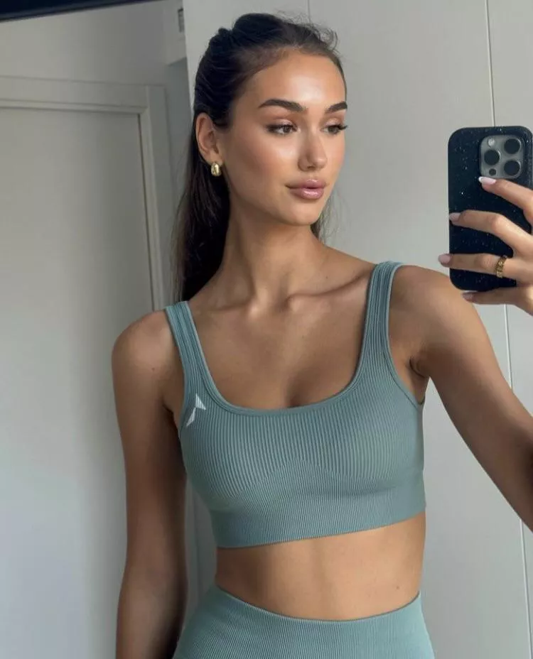 do u like girls who workout?  posted by devilndaisies