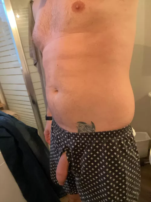 Getting ready for work 42m  by L0vableL0u