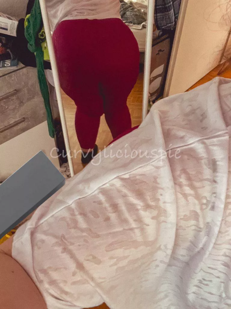 Got myself some new leggings 💖 posted by curvyliciouspie