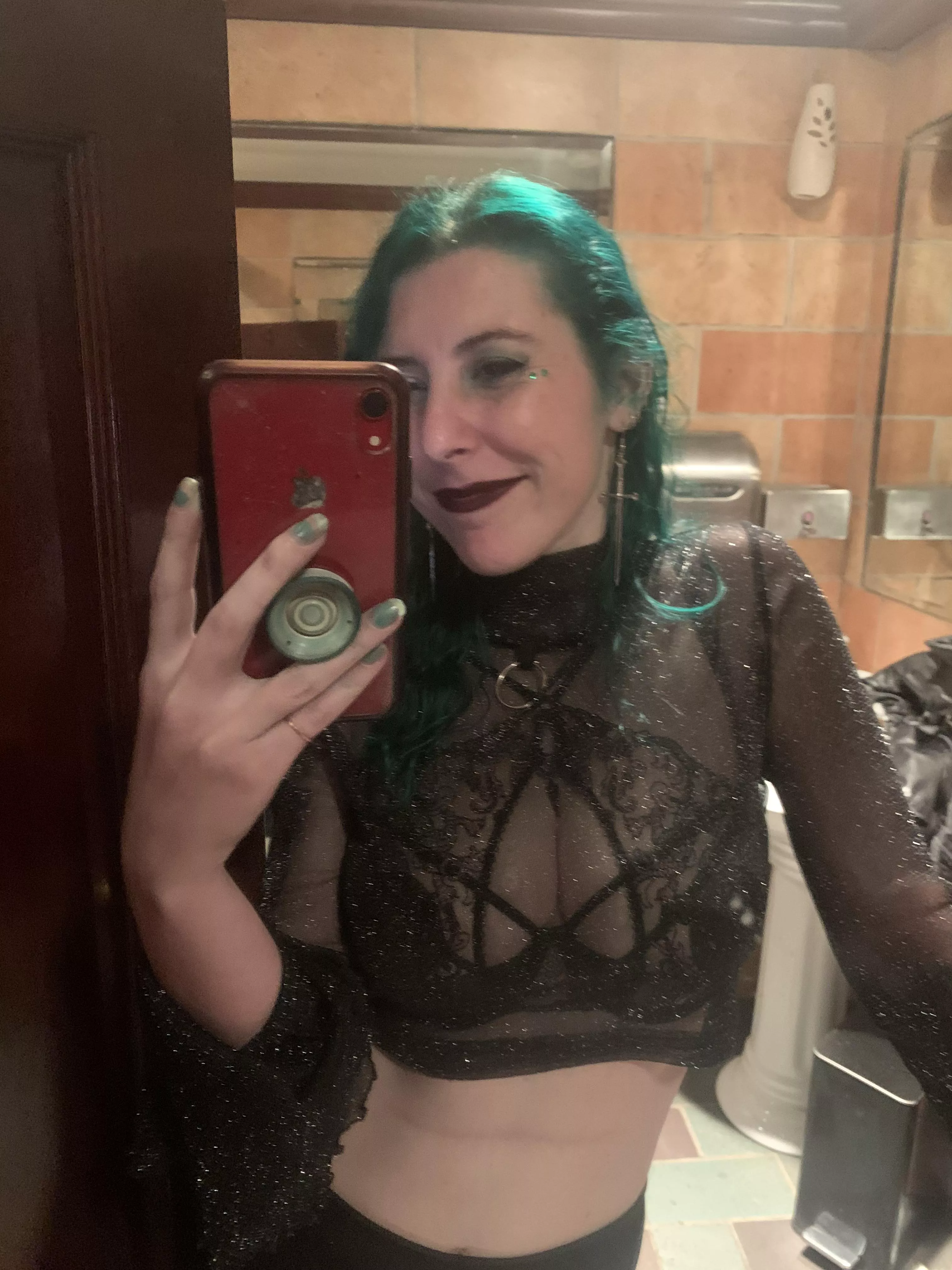 Goth cutie posted by sirenskiss3