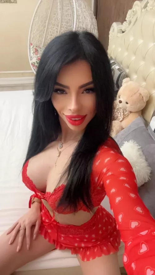 Guess who is ready to play today 🧡 https://chaturbate.com/nikkirushxx by LaraTylerr