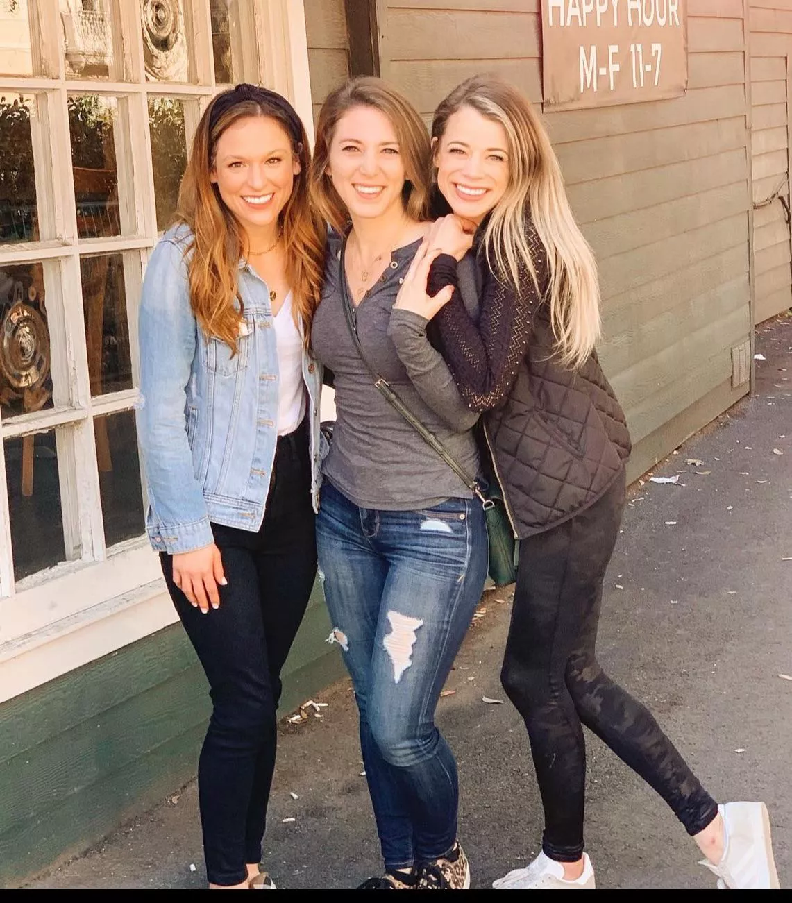 Hot babes posted by bmfan17