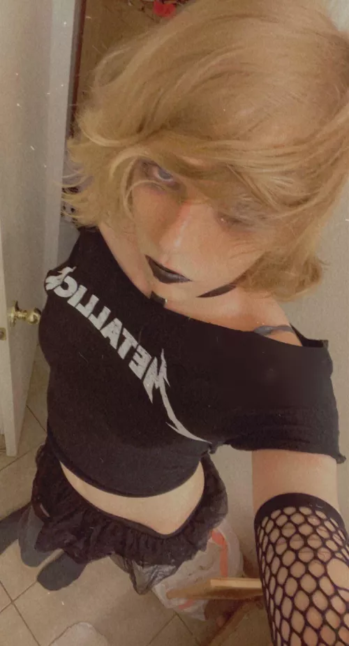 How do I look? 🖤🖤 by AstonishingCobb