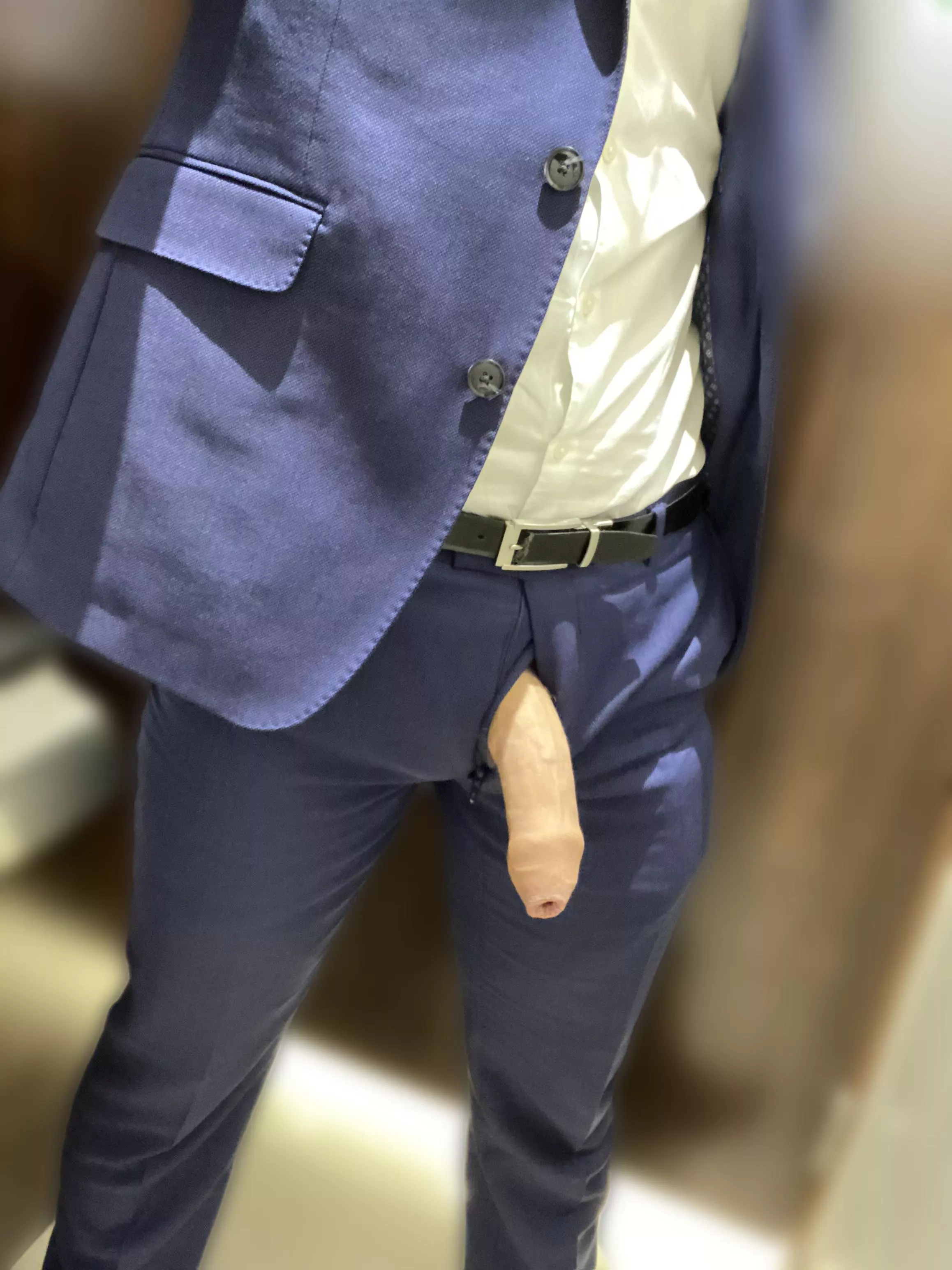 I don’t wear a suit often so had to take this photo.  posted by greengiantnsfw