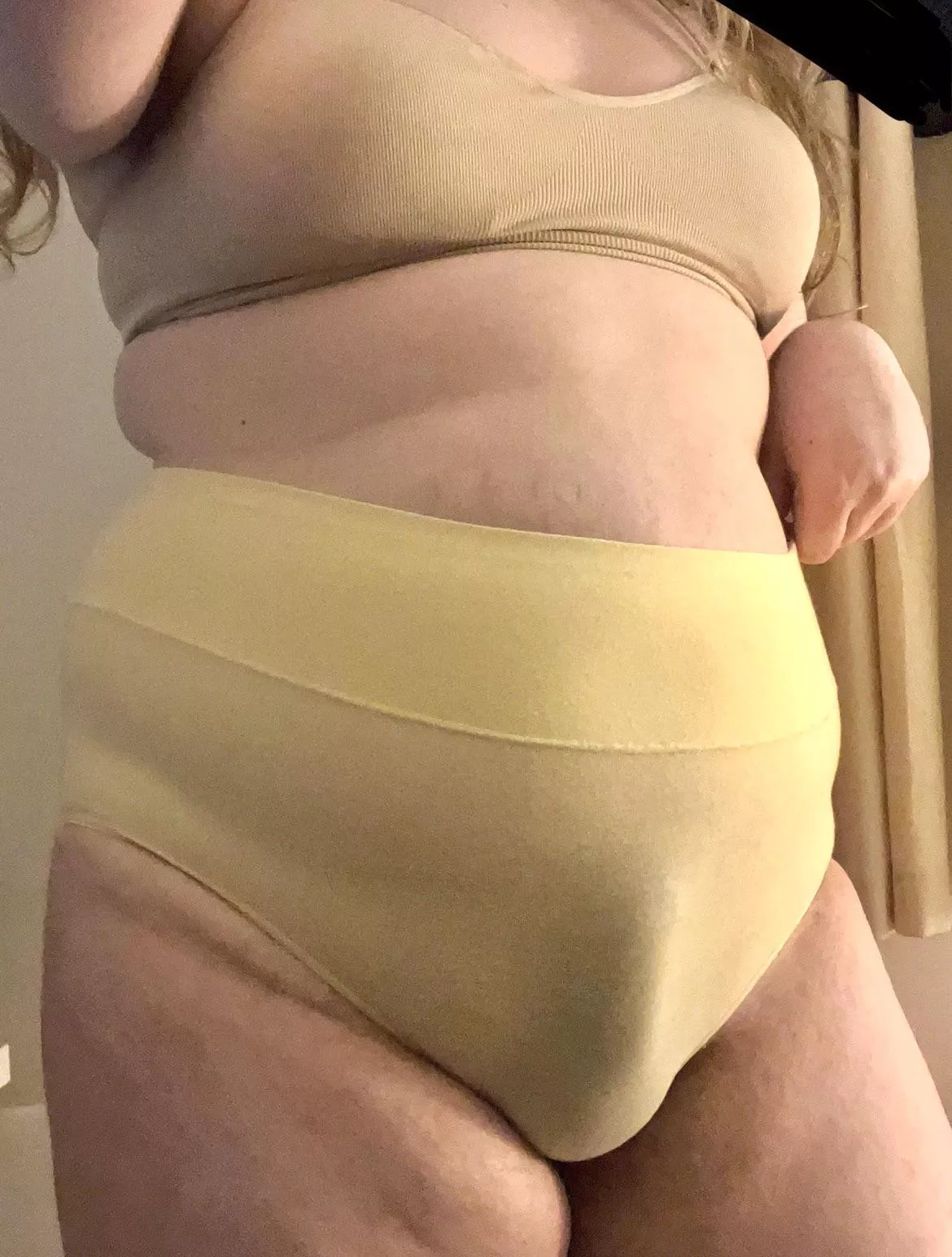 I forgot to tuck 🫣🫣 What would u do if u saw it posted by soukmoonagirl3000