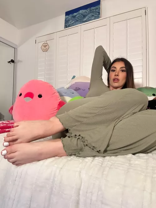 i hope you're tempted to suck my feet by alyssajadexoxo