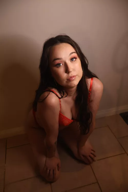 I love being on my knees 😈 by Jordileexo