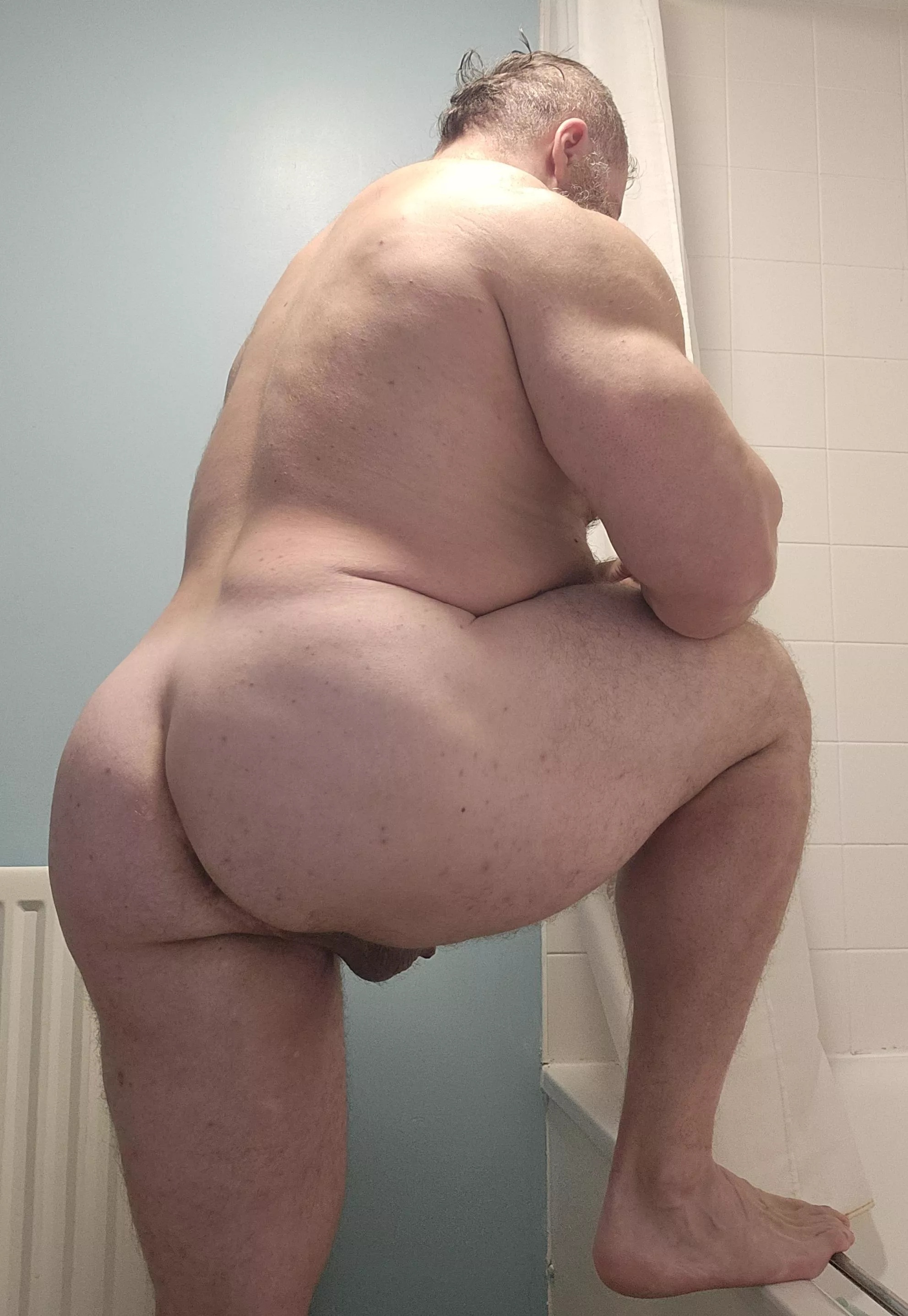 Juicy  posted by strongdickie2