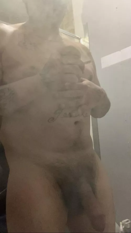 Late night s(m)oke sesh ..🤣🤣💯💯💨💨💨🍆🍆🍆 by RevolutionaryLocal44