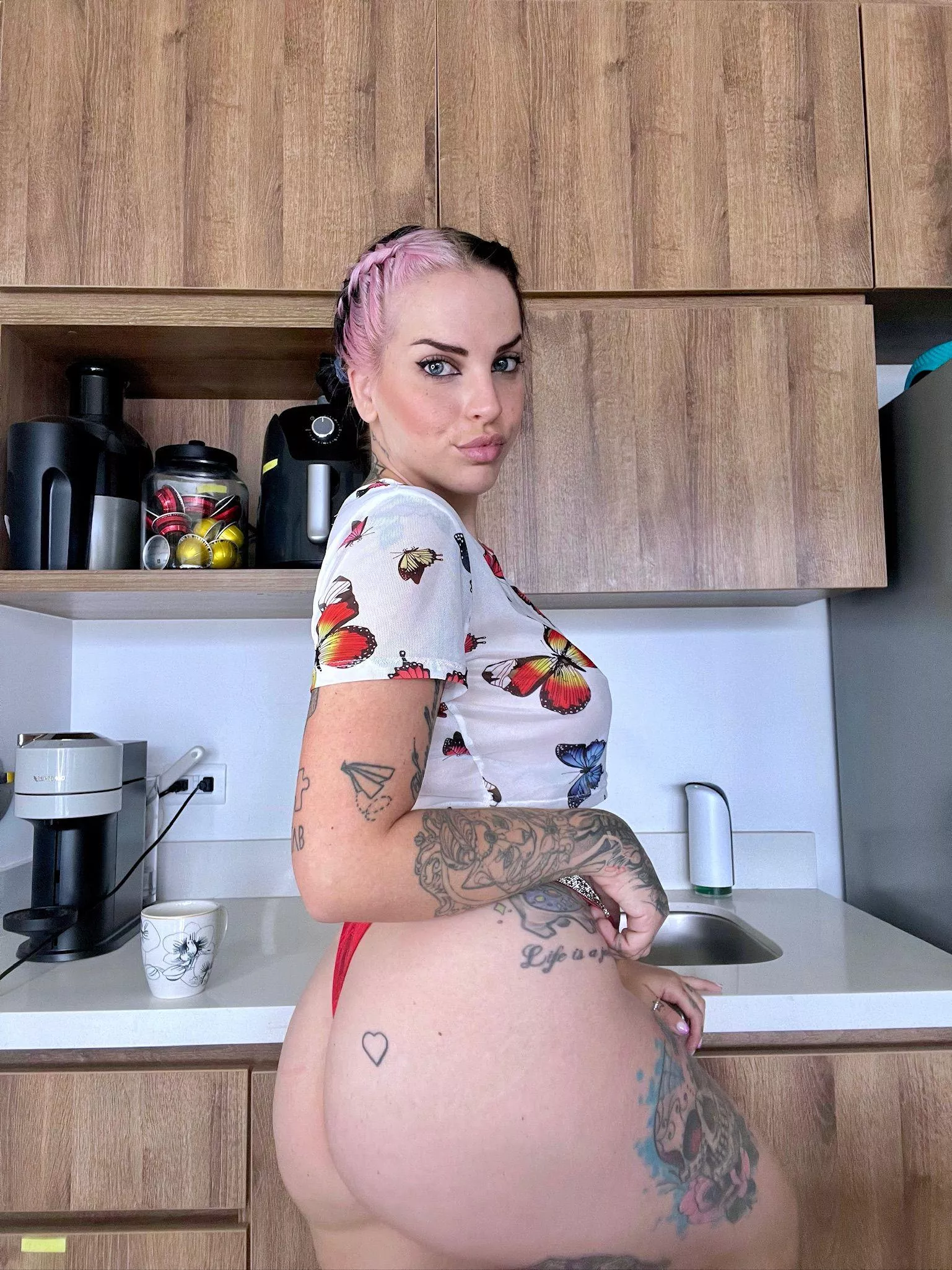 lots of men enjoy petite women but i hope my thick body will suffice posted by ottaviia