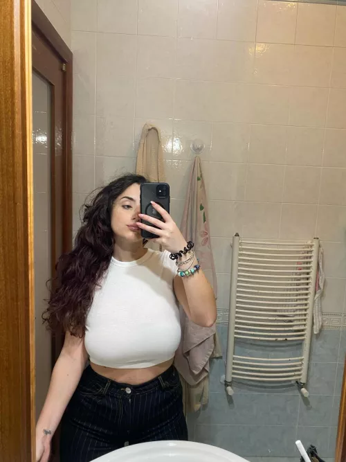 Mirror selfie 10/10 by Apprehensive-Sun7599