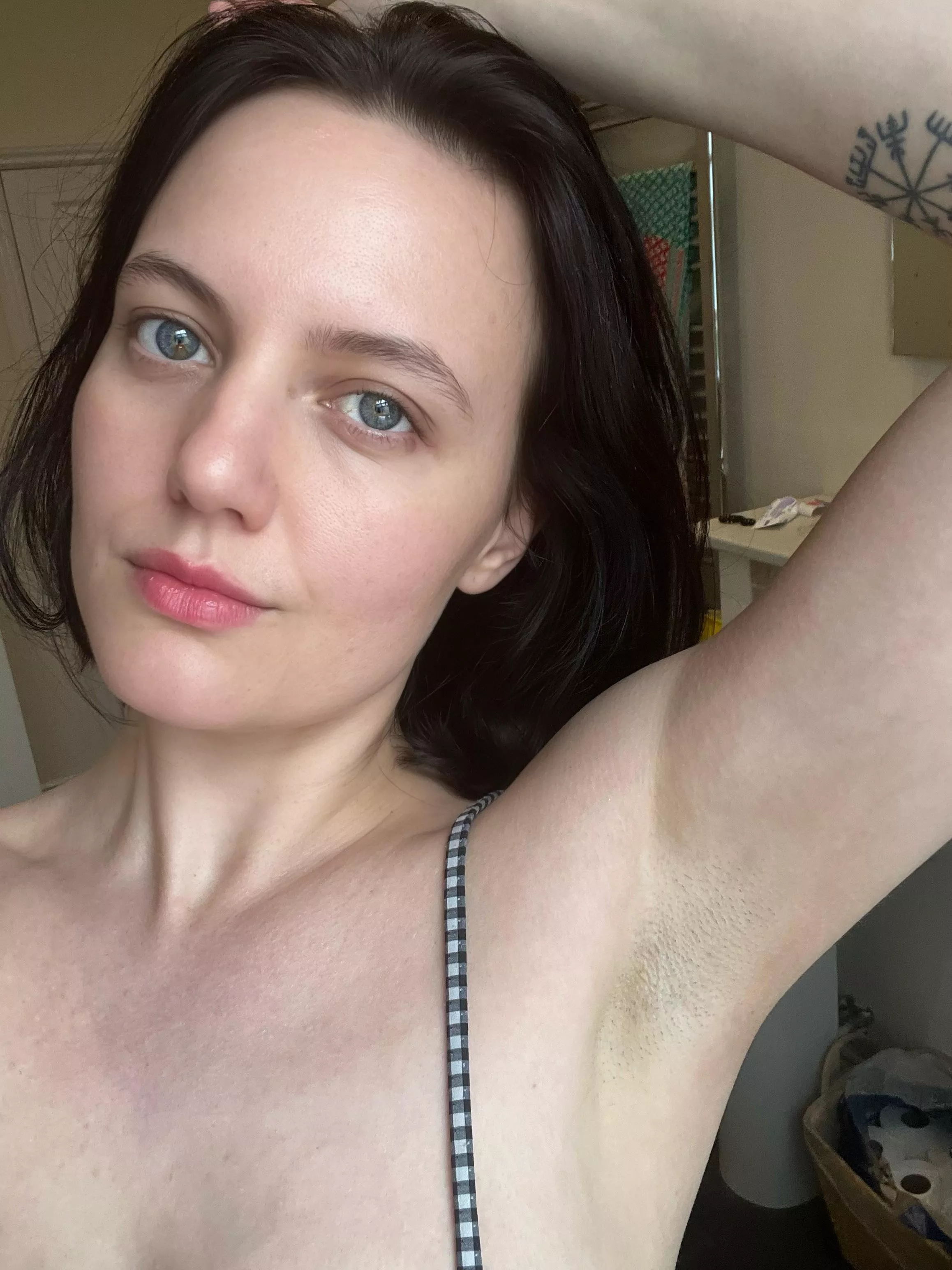 Morning pit addicts. Wanna taste before I shower?  posted by PitqueenSamX