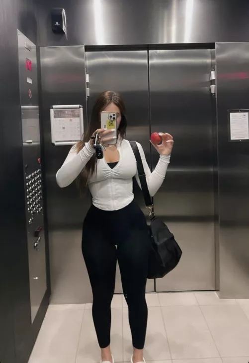 One apple per day keeps the doctor away? by playhousex