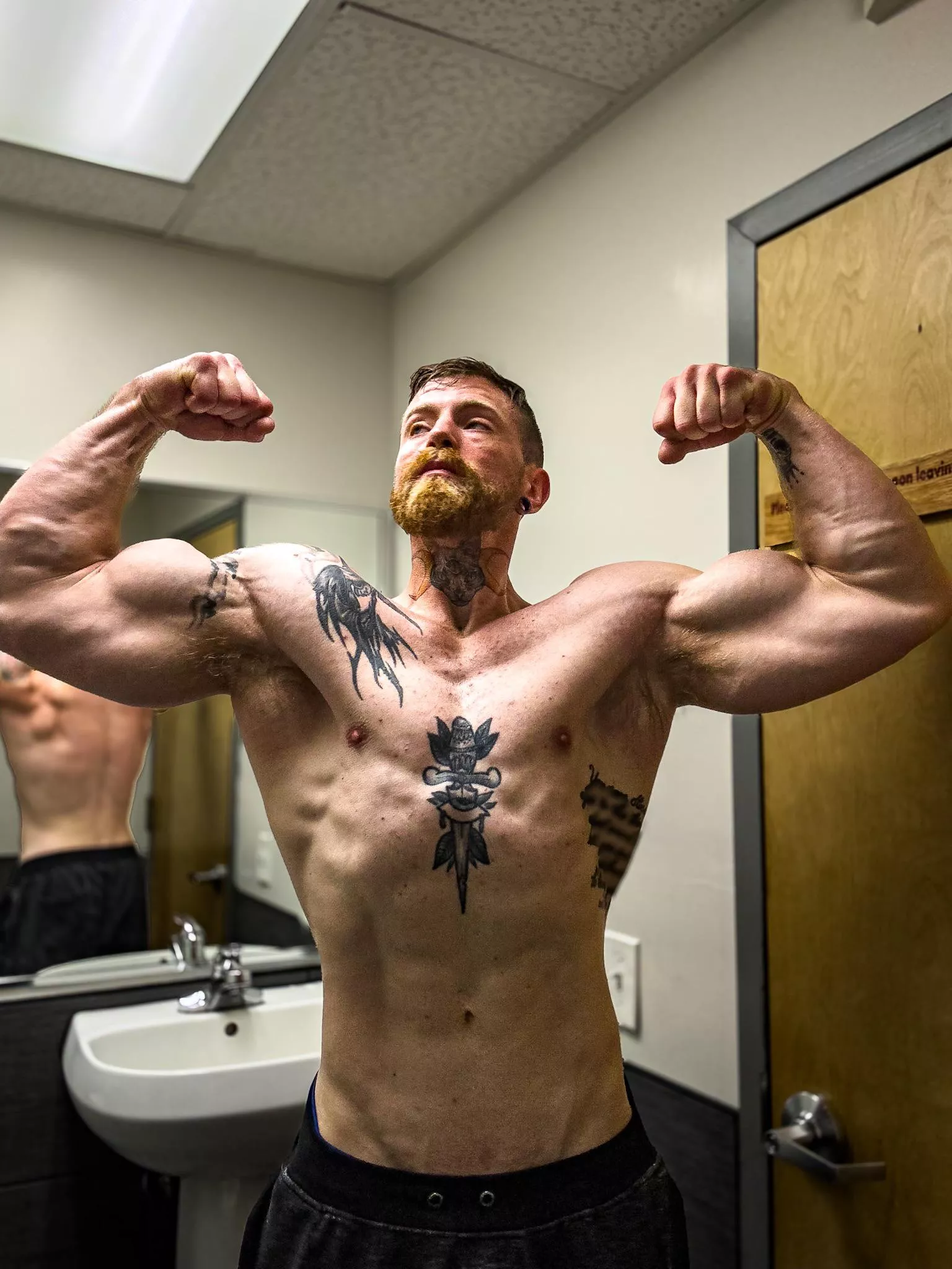 Remind me how much you like it when daddy flexes for you 😤 posted by MunstaMatt