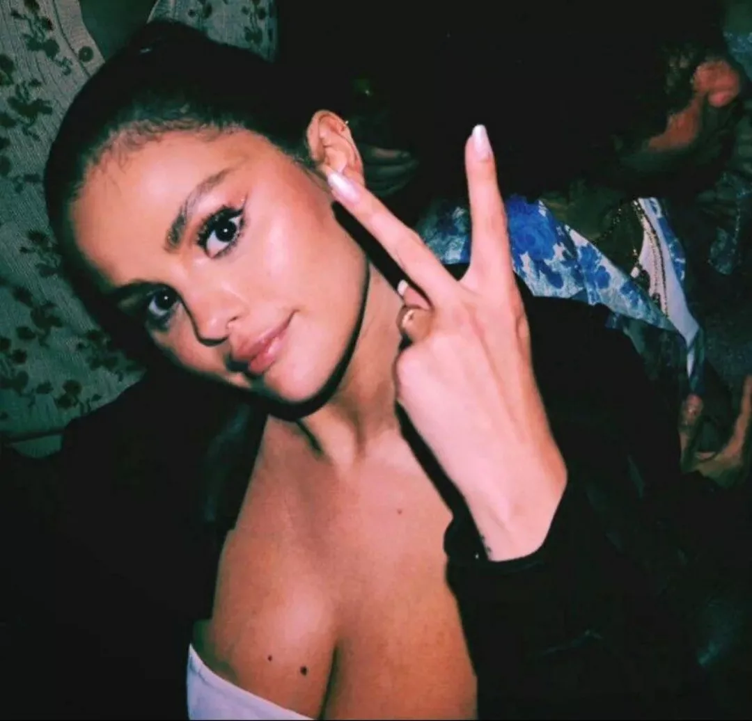 Selena Gomez  posted by nocaptax